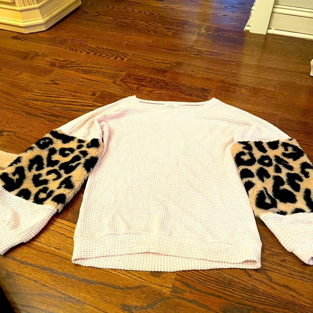 Top with fur sleeves